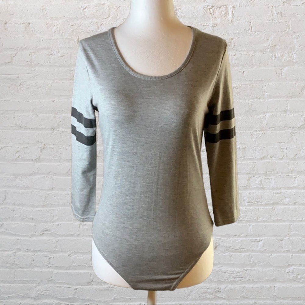 BOOHOO Bodysuit gray scoopneck mid length sleeves with black stripes